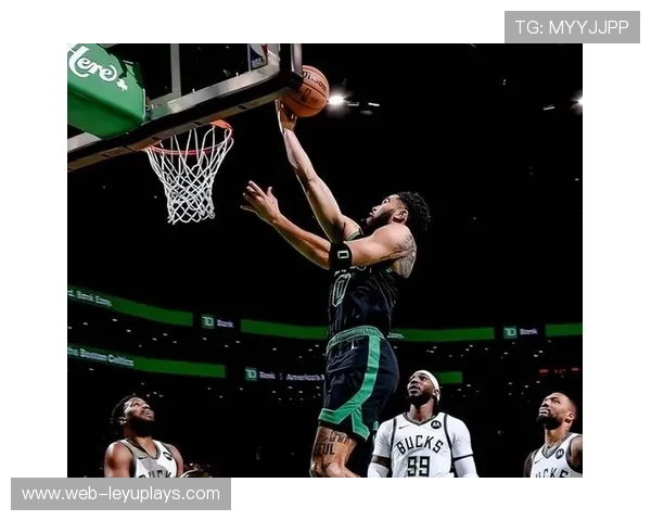 凯尔特人塔图姆抢断反击顺势暴扣——速度与决心在篮筐前的瞬间 凯尔特人塔图姆抢断反击顺势暴扣——速度与决心在篮筐前的瞬间