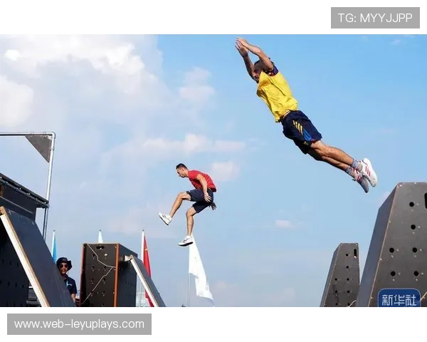 城市街头跑酷挑战连续大跳成功