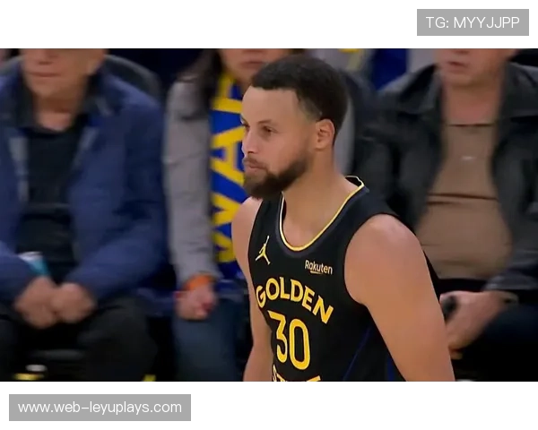 库里中路突进上篮命中，勇士在客场逆转成功